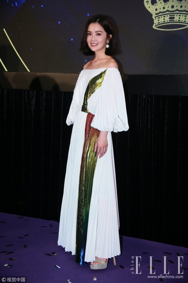 方领、V领、一字领,夏日显瘦领型大Battle