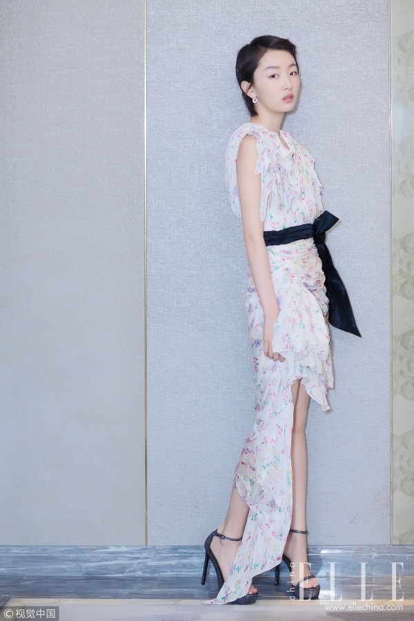 让人看不真切的不规则裙摆,才最动人!