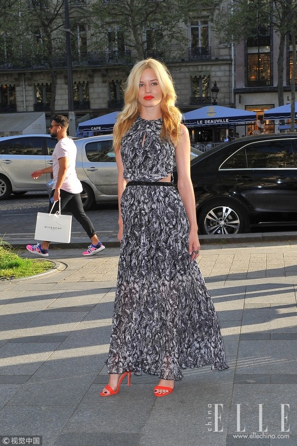 她们穿连衣裙这么瘦原本都是由于这条腰带!